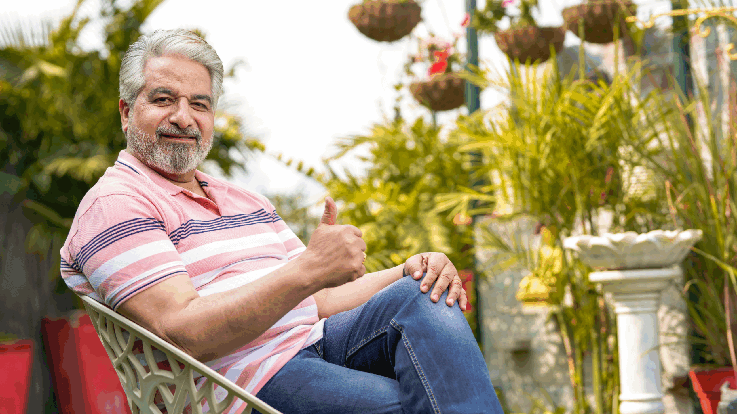 Nivaan-care-solve-shoulder-pain-problems-older-male-desktop